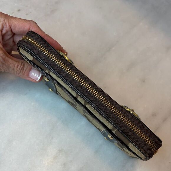 Coach Wallet RARE Zoe Brown Full Zip double Gold Buckles Multi Compartment - Picture 8 of 16